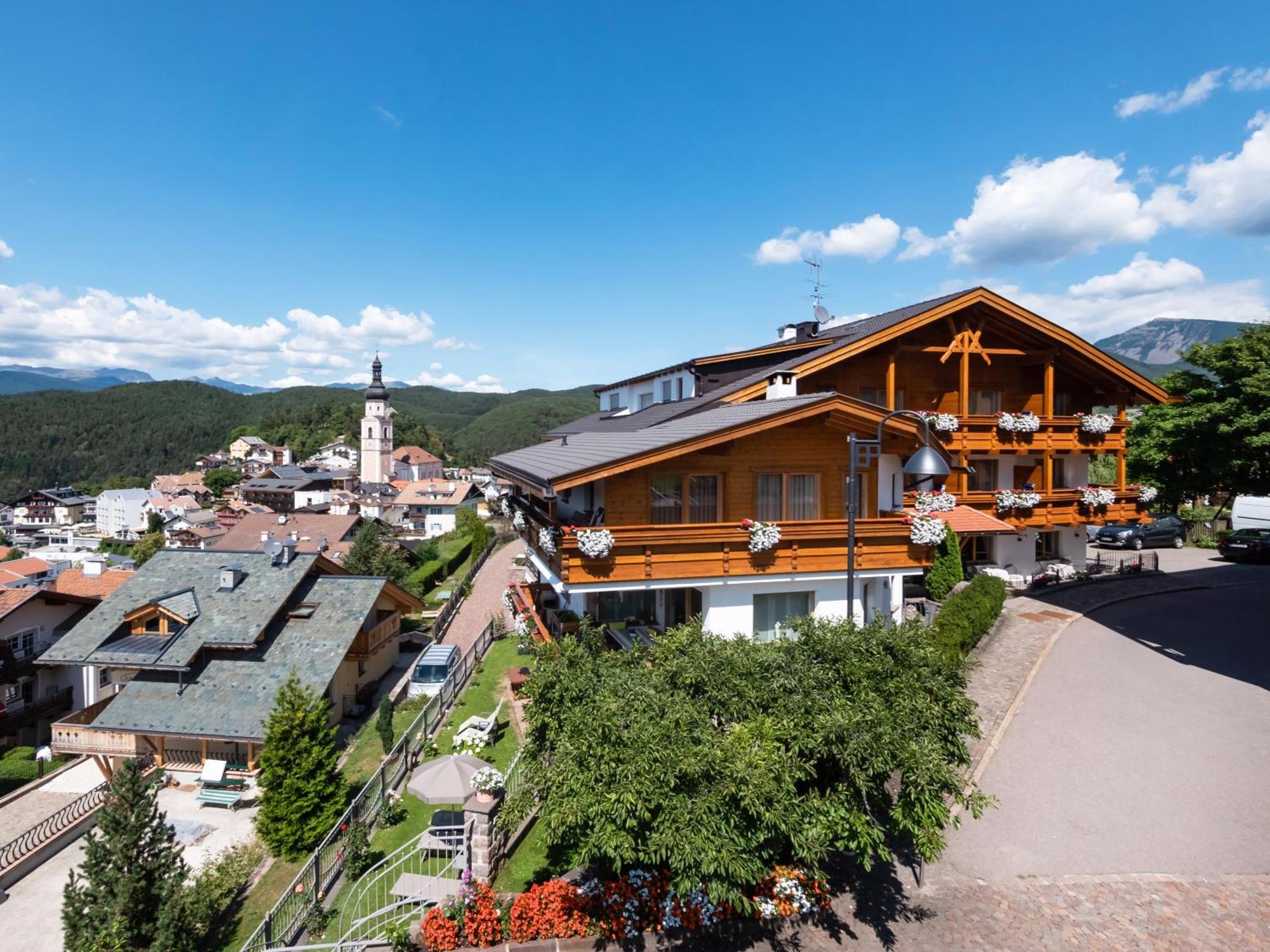 Bed and Breakfast Garni Jasmin Kastelruth Exterior foto