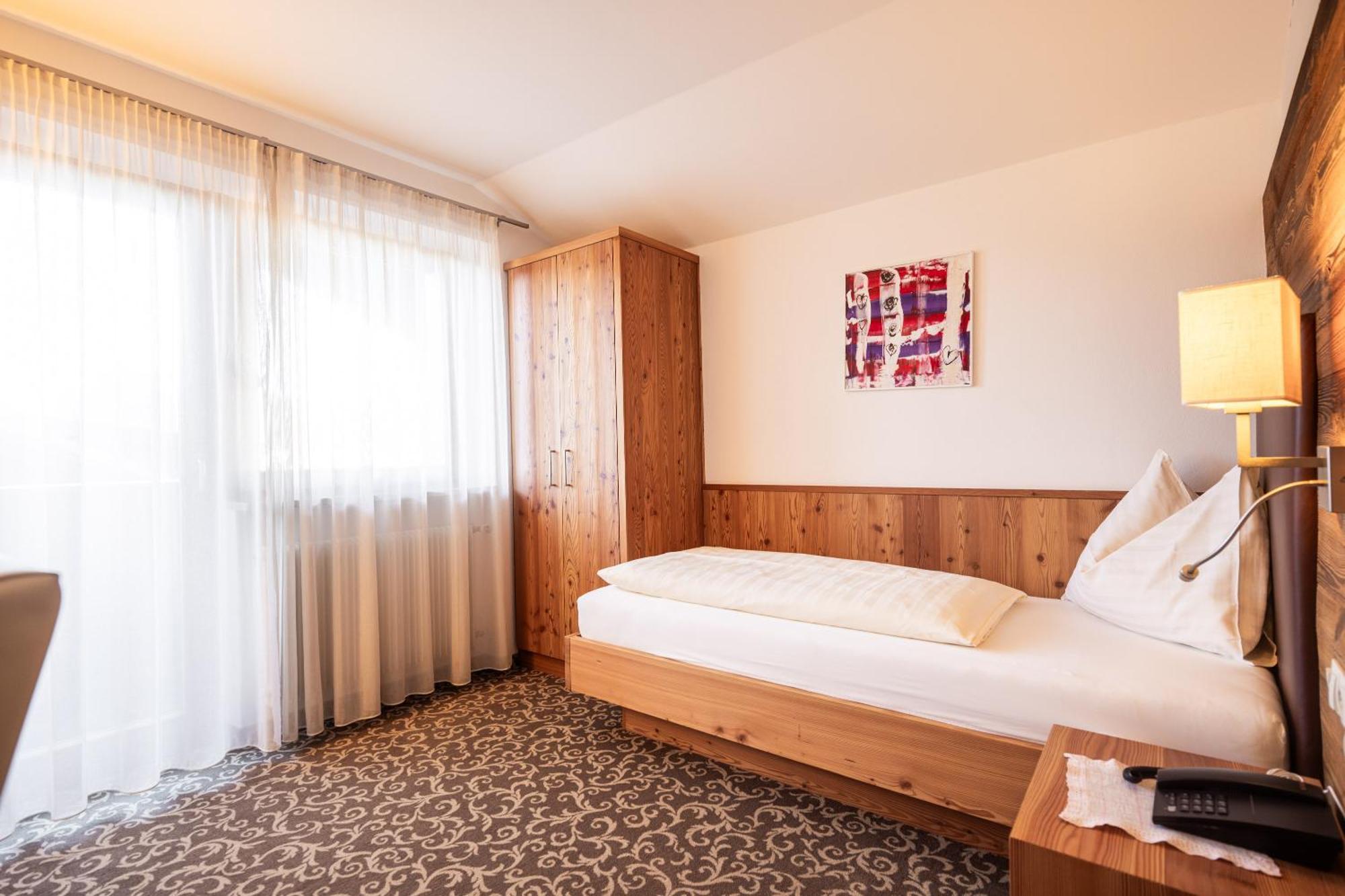 Bed and Breakfast Garni Jasmin Kastelruth Exterior foto