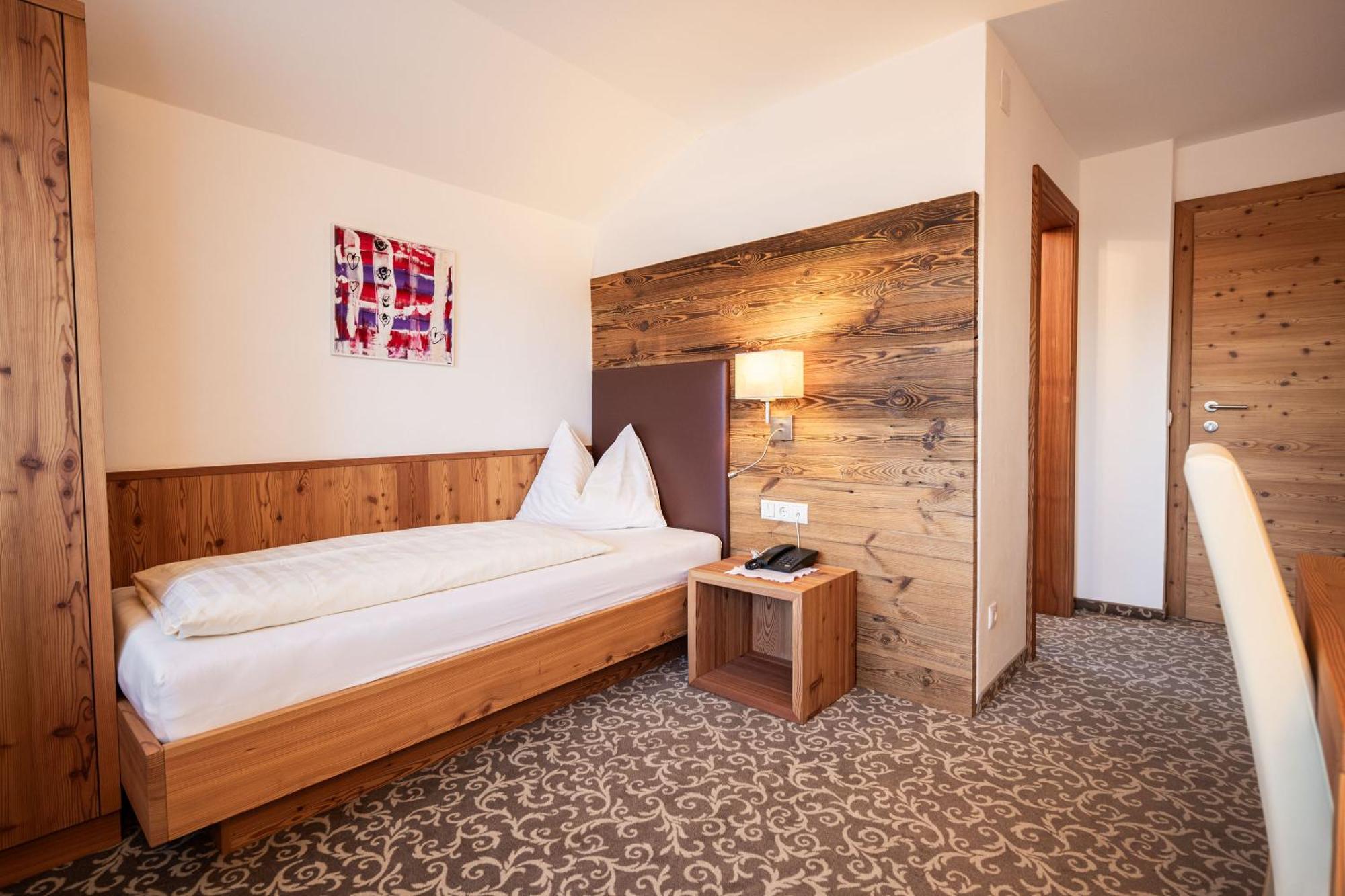 Bed and Breakfast Garni Jasmin Kastelruth Exterior foto